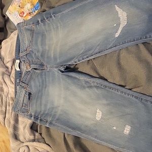 Womens capri distressed